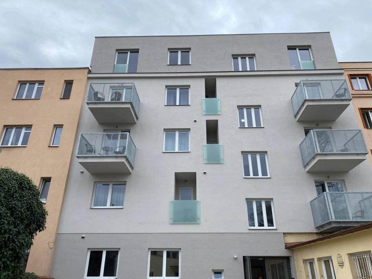 Perla Hradce 101 Appartement Hradec Králové Buitenkant foto