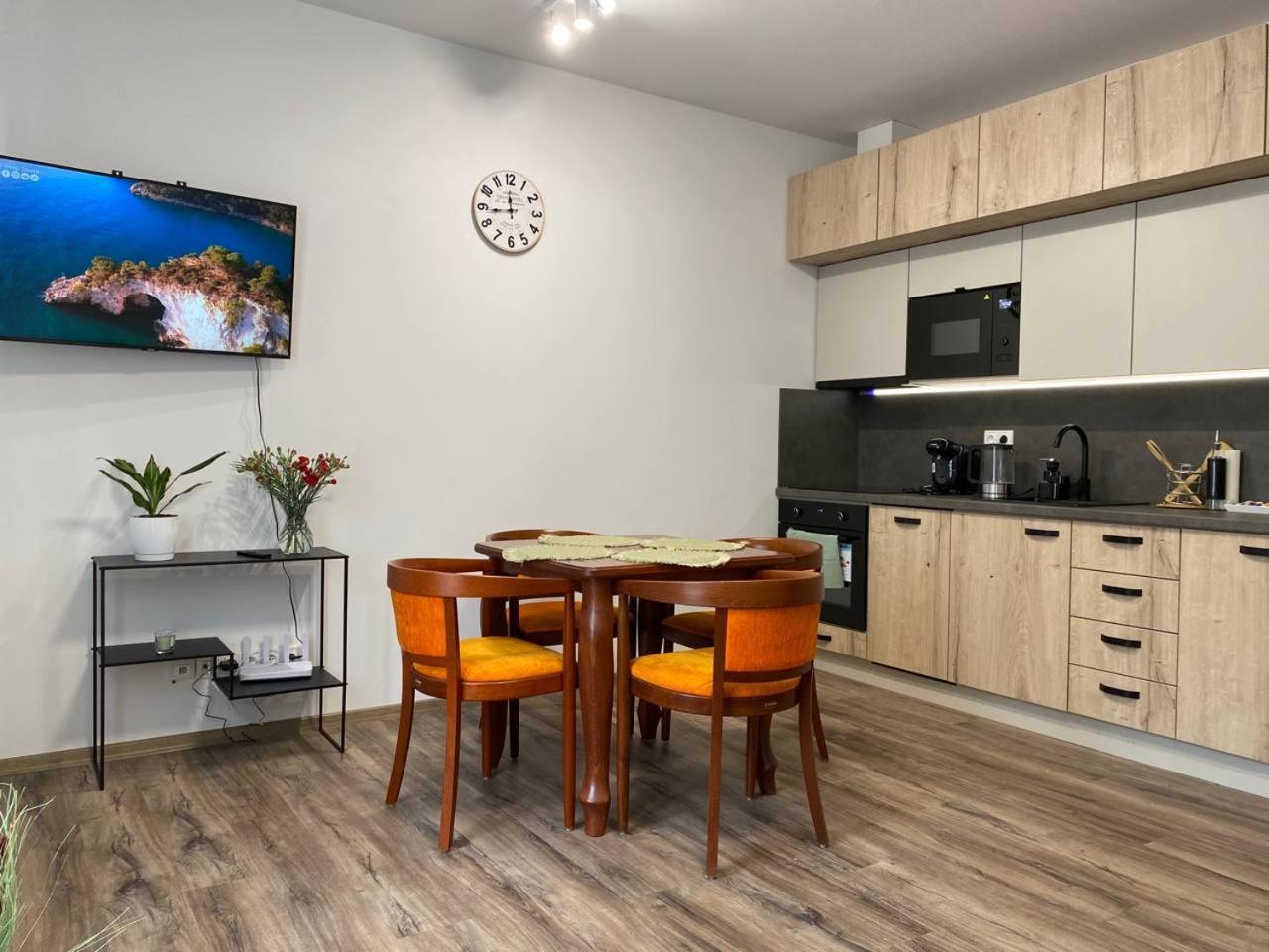 Perla Hradce 101 Appartement Hradec Králové Buitenkant foto