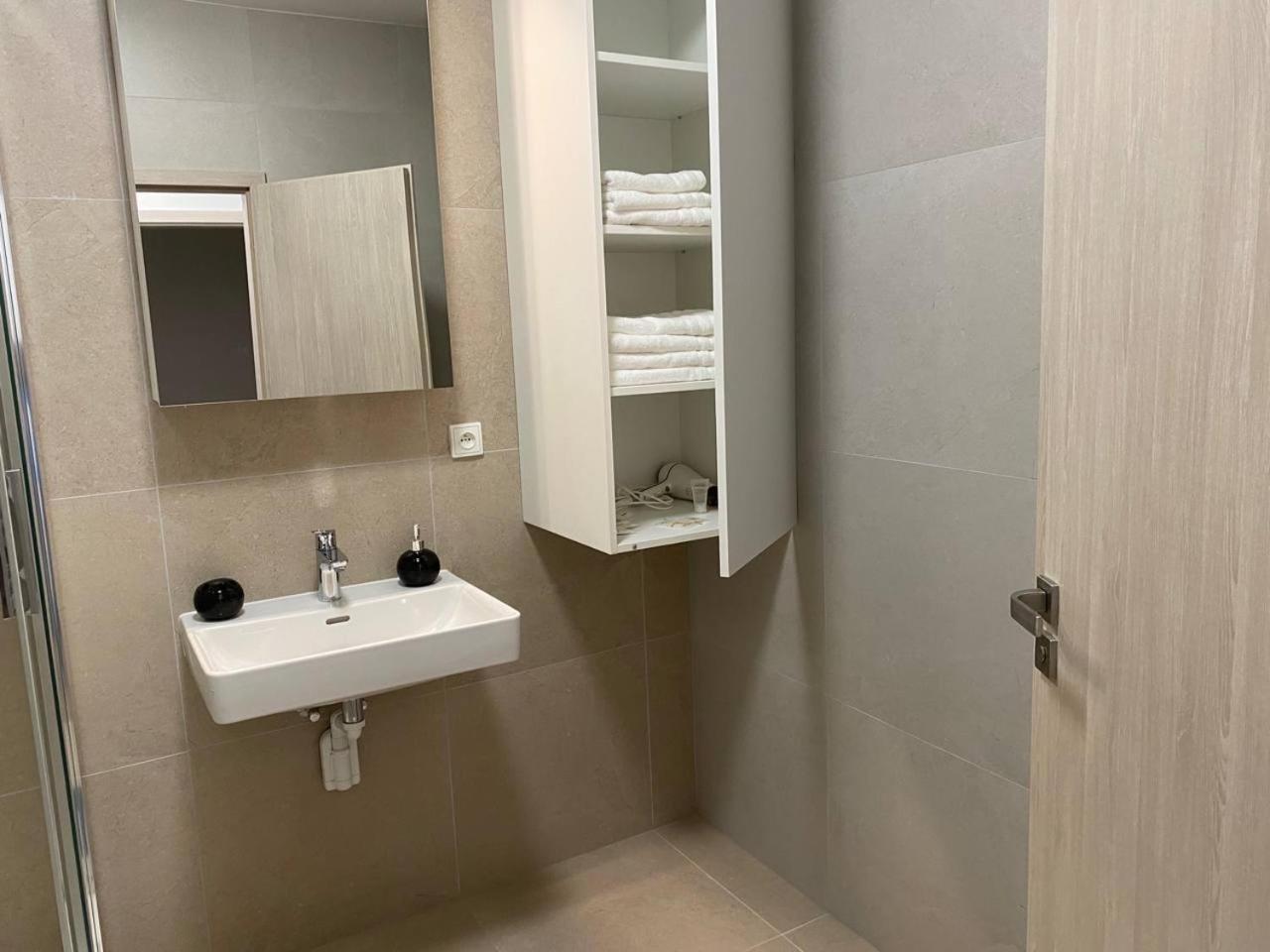 Perla Hradce 101 Appartement Hradec Králové Buitenkant foto