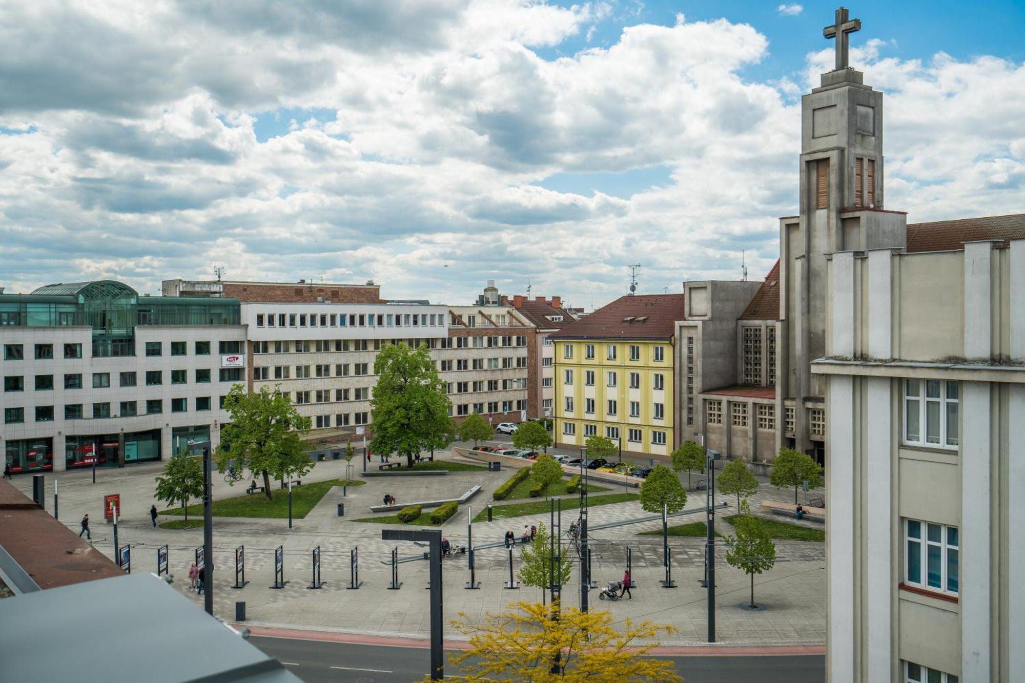 Perla Hradce 101 Appartement Hradec Králové Buitenkant foto